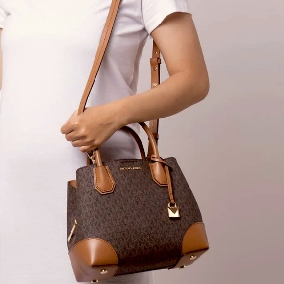 Michael Kors Mercer Gallery Medium Center Zip Tote - Picture 4 of 12